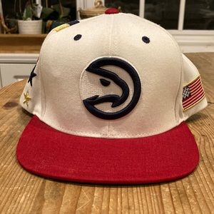 Mitchell & Ness NBA Atlanta Hawks White Stars American Flag SnapBack Hat  New!